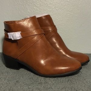 Karen Scott Flynn Block-Heel Cognac Booties